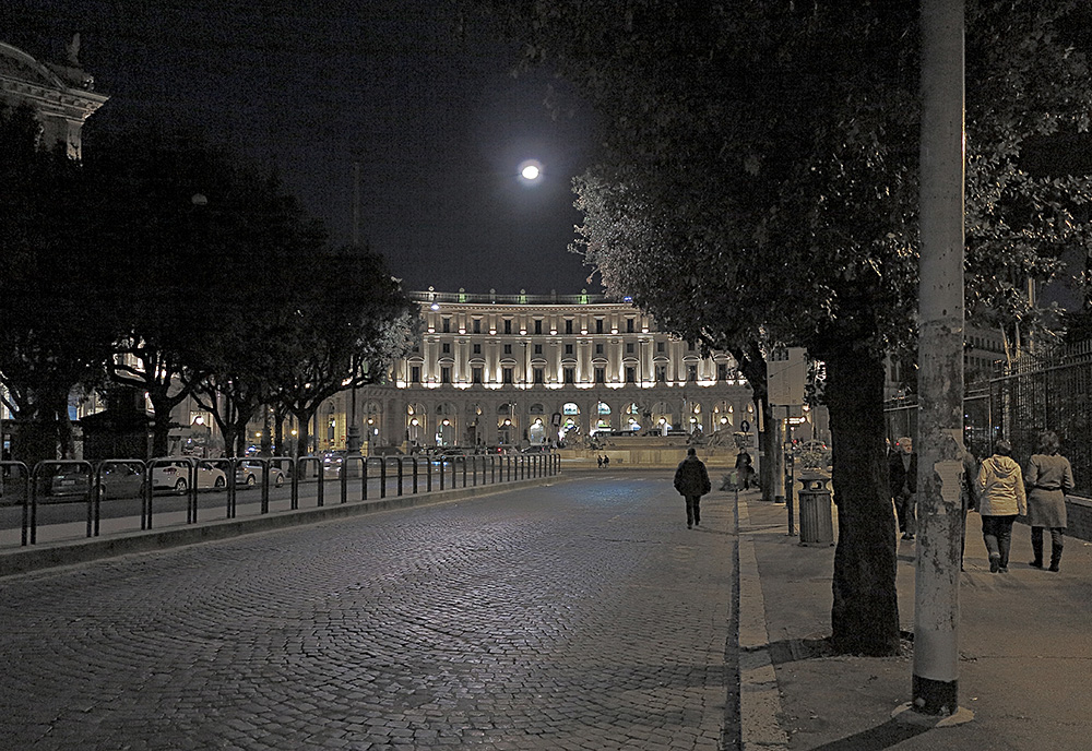 В Риме вечером
