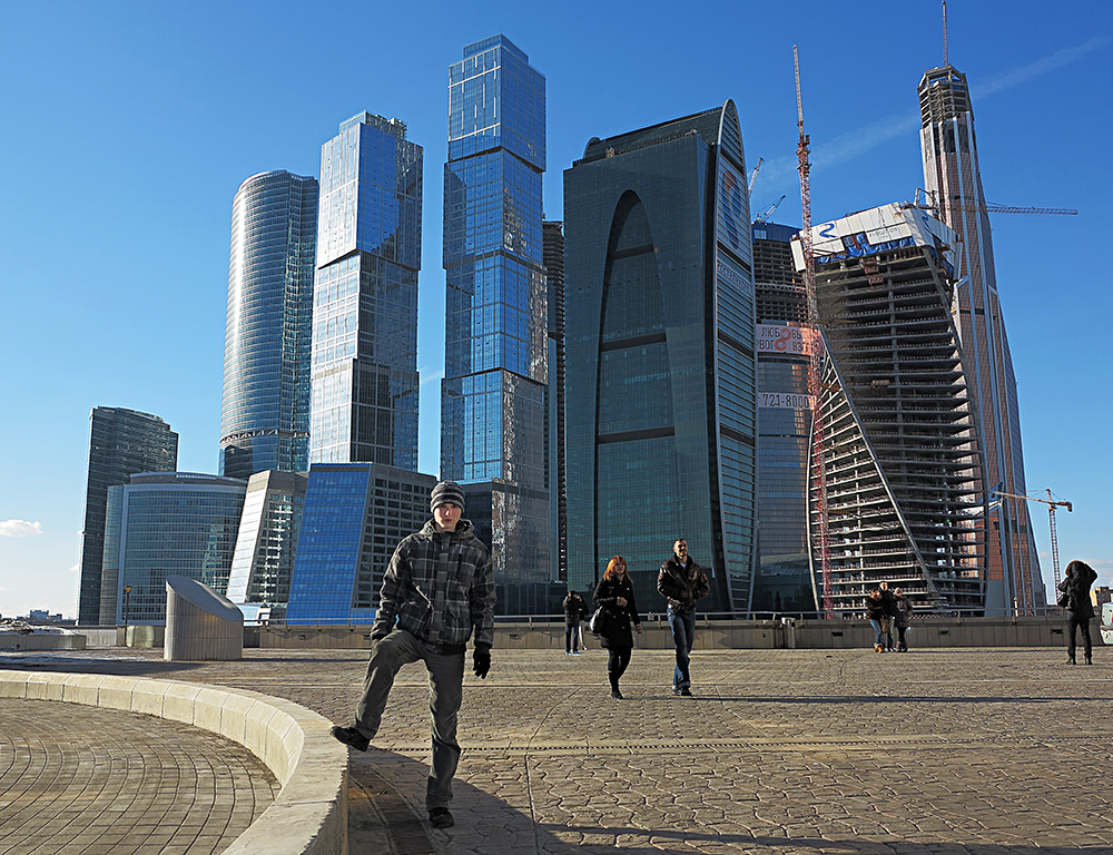 Фото на фоне Москва Сити