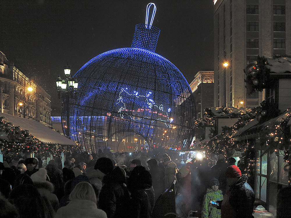 Новогодний шар на Манежной площади 2016