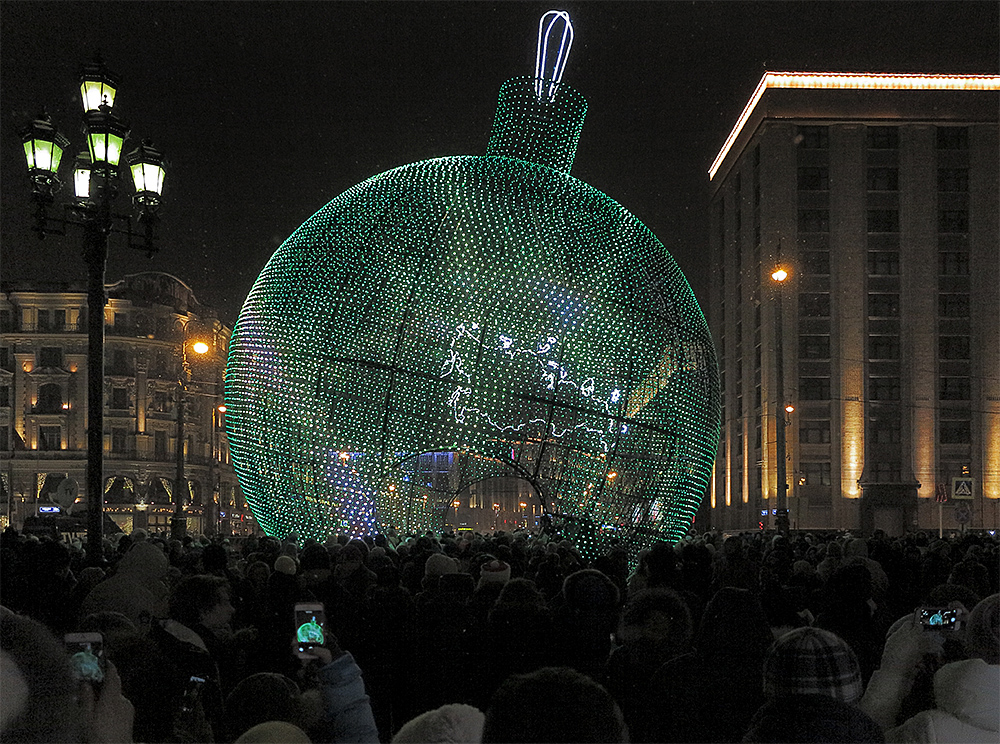 Новогодний шар на Манежной площади 2016